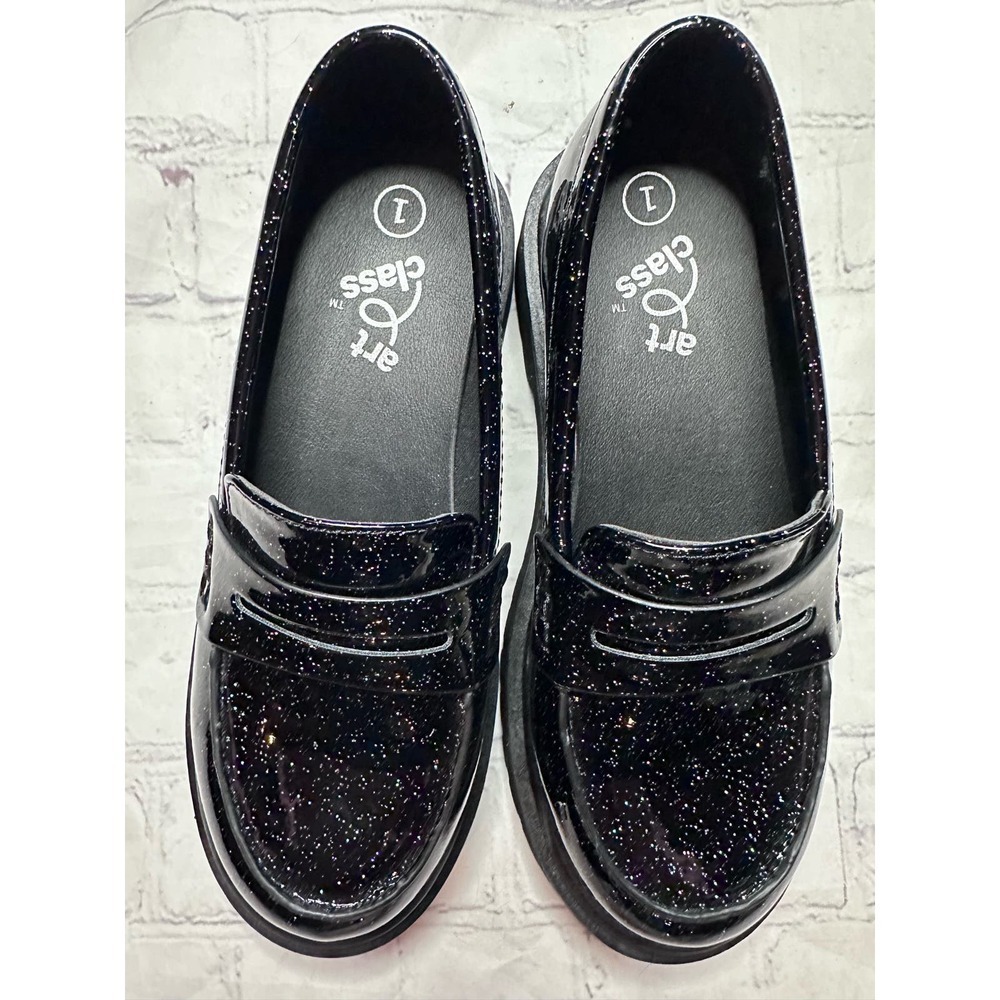 NWOT Girl’s Size 1 Art Class Glitter Patent Leather Chunky Loafers